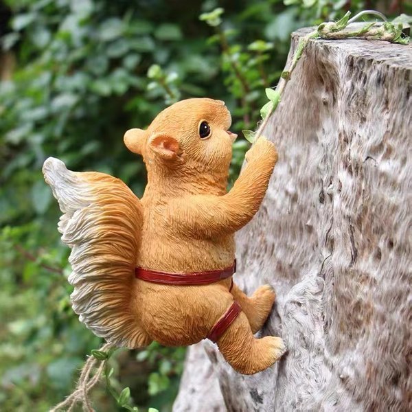 Rope Climbing Squirrel Resin Statue Figurine Ornament Home Garden Lawn Decor