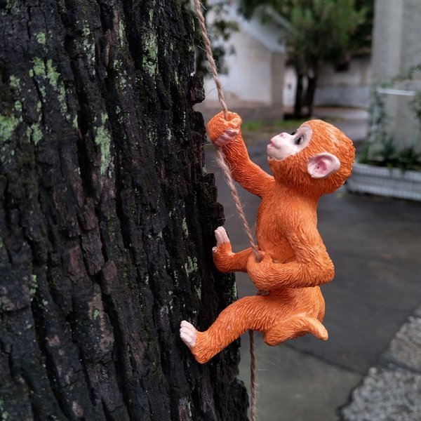 Rope Climbing Squirrel Resin Statue Figurine Ornament Home Garden Lawn Decor