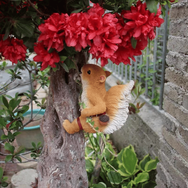 Rope Climbing Squirrel Resin Statue Figurine Ornament Home Garden Lawn Decor