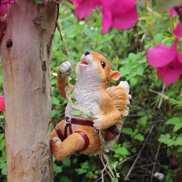 Rope Climbing Squirrel Resin Statue Figurine Ornament Home Garden Lawn Decor